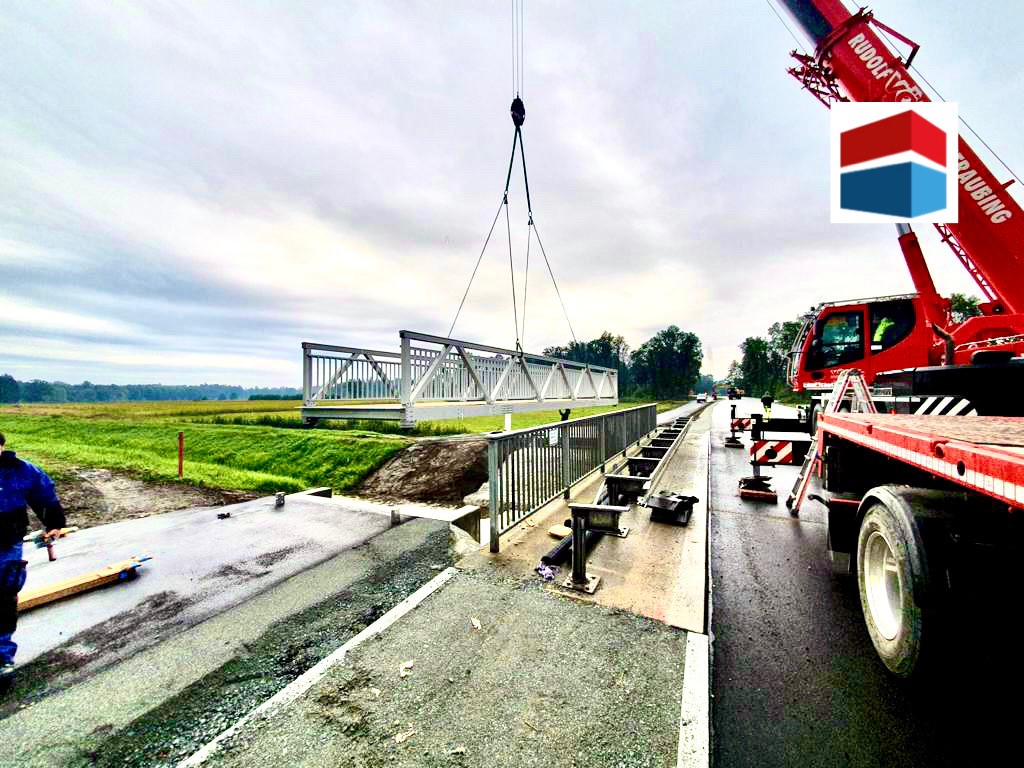 Montage Geh- und Fahrradbrücke SR 22 Schambach / Ainbrach Bild 0